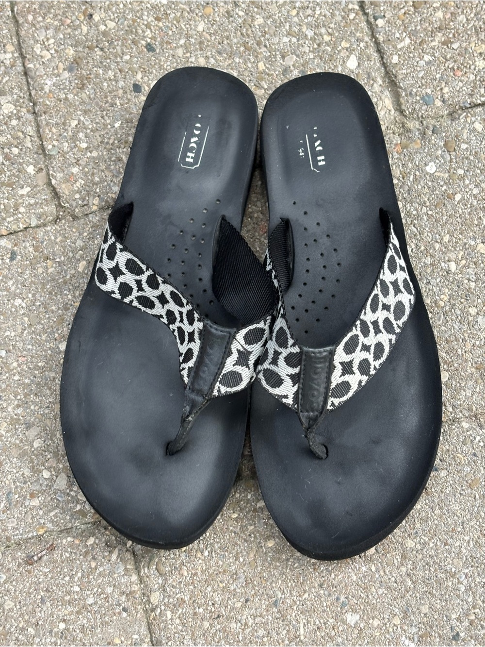 Coach Black Signature Monogram Thong Flip Flop Sandals Size 10 (Fits like 9.5)